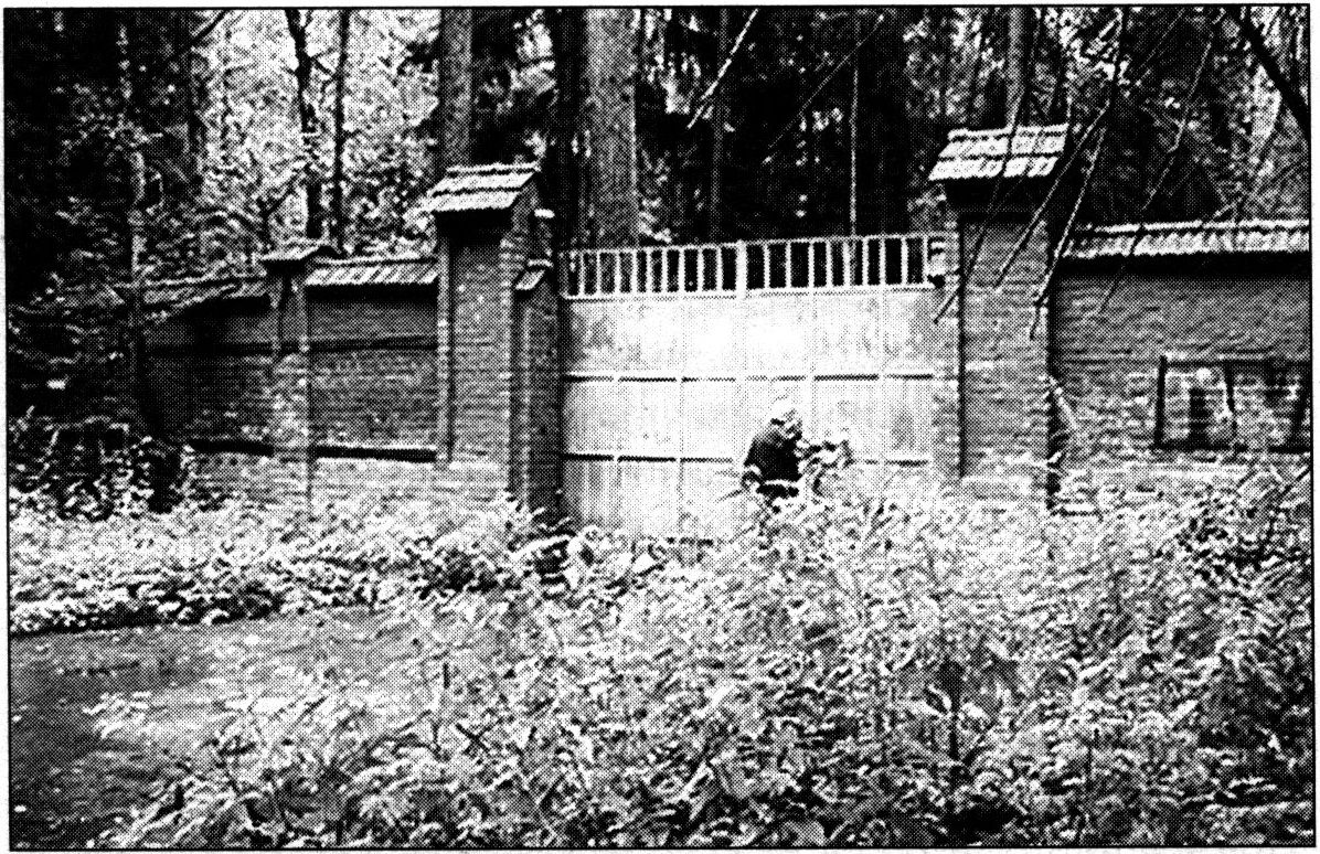 За этими воротами на объекте «Зубалово-4» в период 1919—1932 годов жил И.В. Сталин с семьей За этими воротами на объекте «Зубалово-4» в период 1919—1932 годов жил И.В. Сталин с семьей