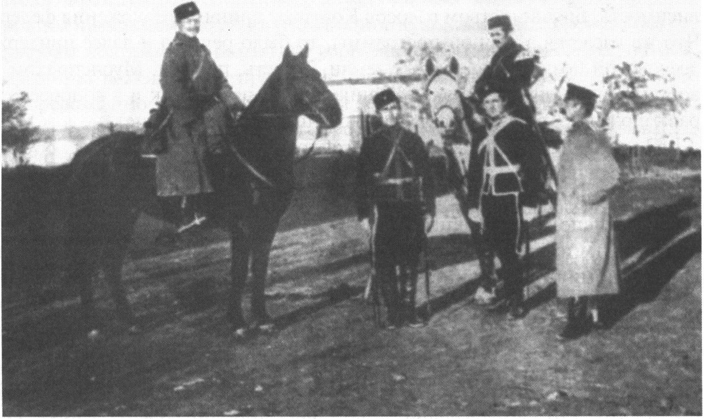 Последний снимок эскадронцев в старой (с погонами) форме Последний снимок эскадронцев в старой (с погонами) форме