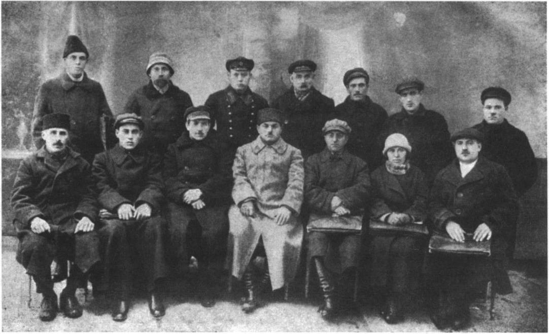 Президиум КрымЦИК. Сидят (слева направо): Сулейман Ибраимов, С.Я. Умеров, И.В. Белолипецкий, Вели Ибраимов, У.В. Балич, Н.Г. Хамитова, М.П. Дагаев. Стоят: Япиев, Р. Кокасон, Я.Т. Лаубе, Т.Д. Эйзенбраун, С.А. Поляков, А.Э. Памукчи, О. Ислямов. Фото из: Весь Крым, 1926 Президиум КрымЦИК. Сидят (слева направо): Сулейман Ибраимов, С.Я. Умеров, И.В. Белолипецкий, Вели Ибраимов, У.В. Балич, Н.Г. Хамитова, М.П. Дагаев. Стоят: Япиев, Р. Кокасон, Я.Т. Лаубе, Т.Д. Эйзенбраун, С.А. Поляков, А.Э. Памукчи, О. Ислямов. Фото из: Весь Крым, 1926