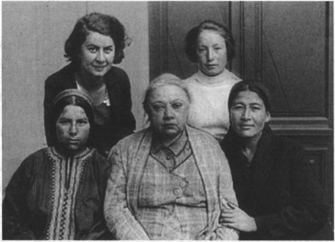 Н.К. Крупская с делегацией женщин Востока Н.К. Крупская с делегацией женщин Востока