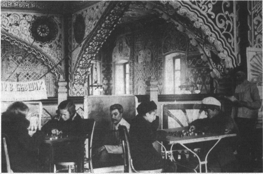 Храм, превращённый в 1920-е гг. пионерский клуб. Фото из Politikens. Bd. III Храм, превращённый в 1920-е гг. пионерский клуб. Фото из Politikens. Bd. III