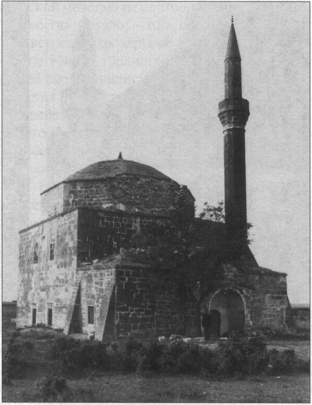 Заколоченная и разрушающаяся степная мечеть. Фото 1930-х гг. Из собрания издательства «Тезис» Заколоченная и разрушающаяся степная мечеть. Фото 1930-х гг. Из собрания издательства «Тезис»