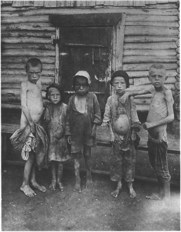 Голодающие дети. Фото Ф. Халлера. 1921 г. Из архива Международного Красного Креста Голодающие дети. Фото Ф. Халлера. 1921 г. Из архива Международного Красного Креста