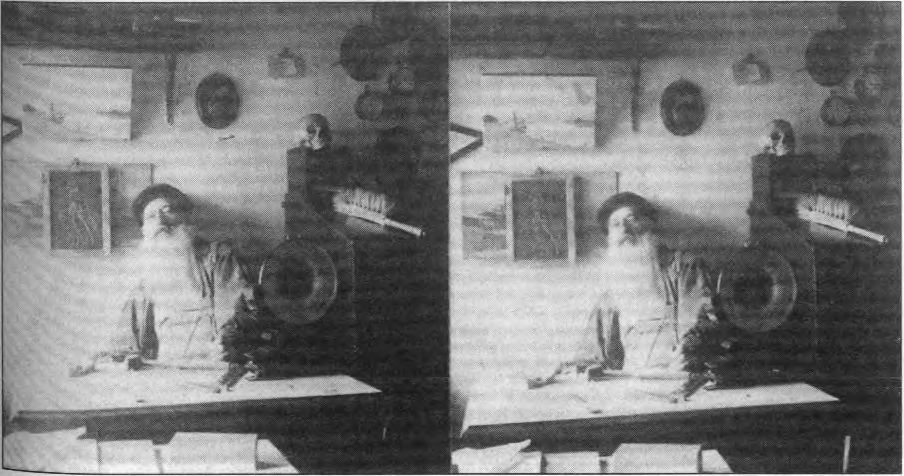В мастерской часовщика. Фото Э. Редлиха. 80-е годы XIX ст. В мастерской часовщика. Фото Э. Редлиха. 80-е годы XIX ст.