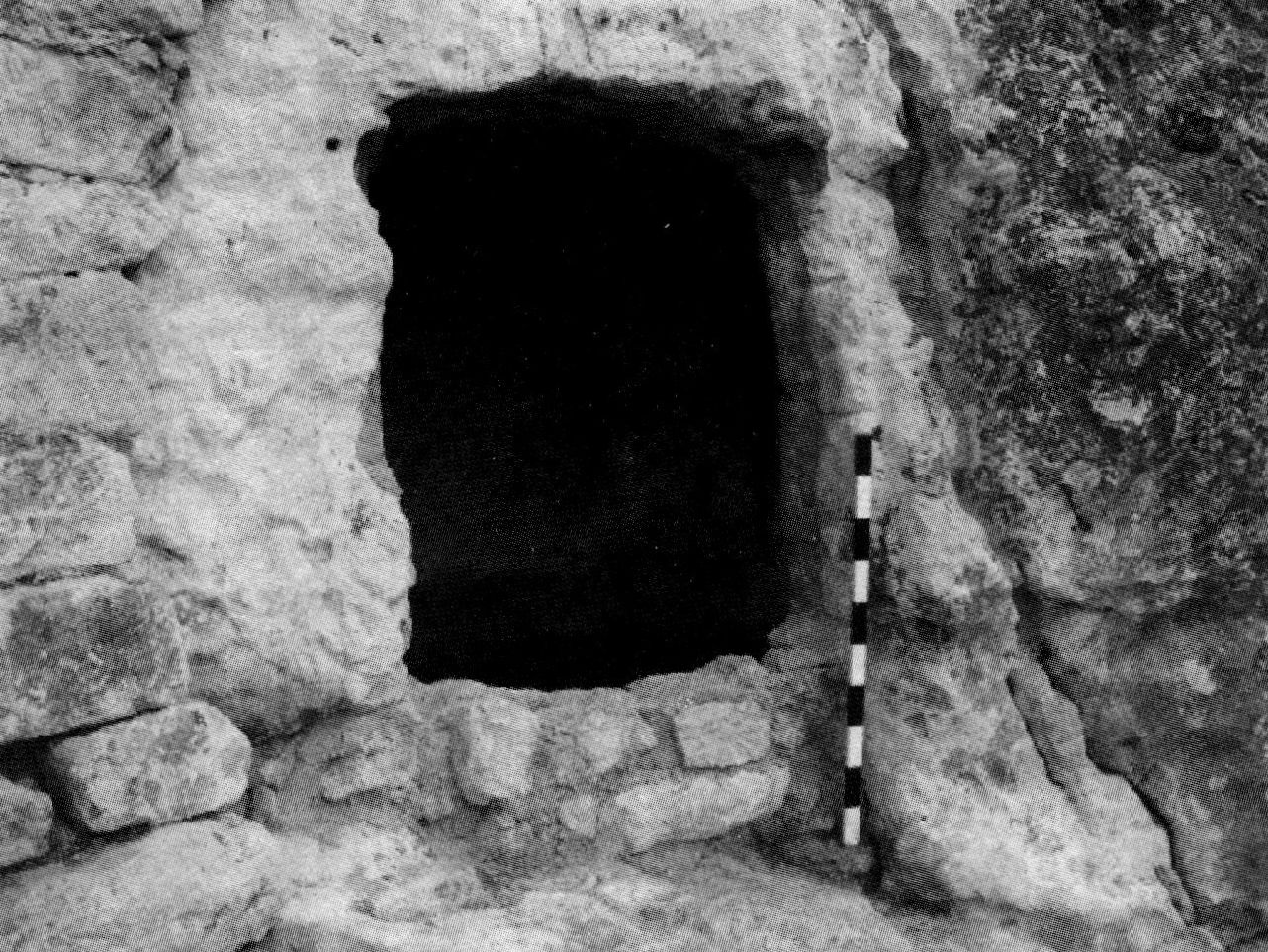 Мангуп. Укрепление A.XVII. Помещение А. Вид с юга Мангуп. Укрепление A.XVII. Помещение А. Вид с юга